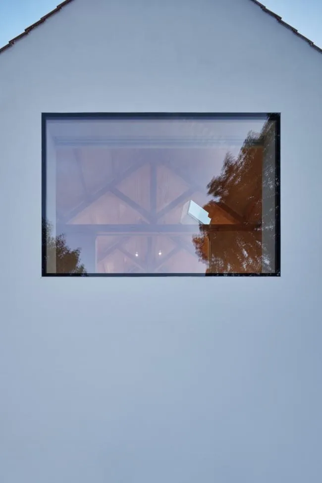BIM建筑|富于童趣的白色小房子：布拉格度假屋 / Atelier 111 Architekti