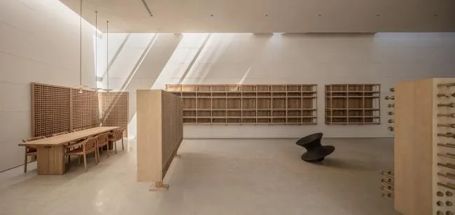 BIM建筑|湖泊下阅读，树影行过的时间 / 水相设计