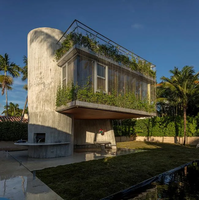 BIM建筑|几何写意的混凝土雕塑：太阳轨迹住宅 / Christian Wassmann