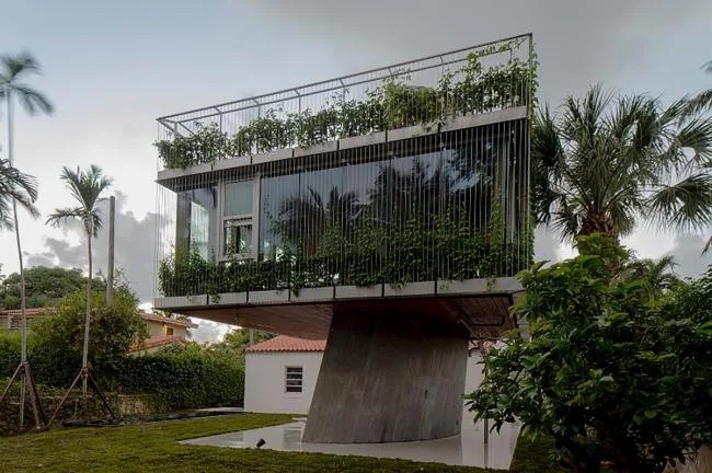 BIM建筑|几何写意的混凝土雕塑：太阳轨迹住宅 / Christian Wassmann