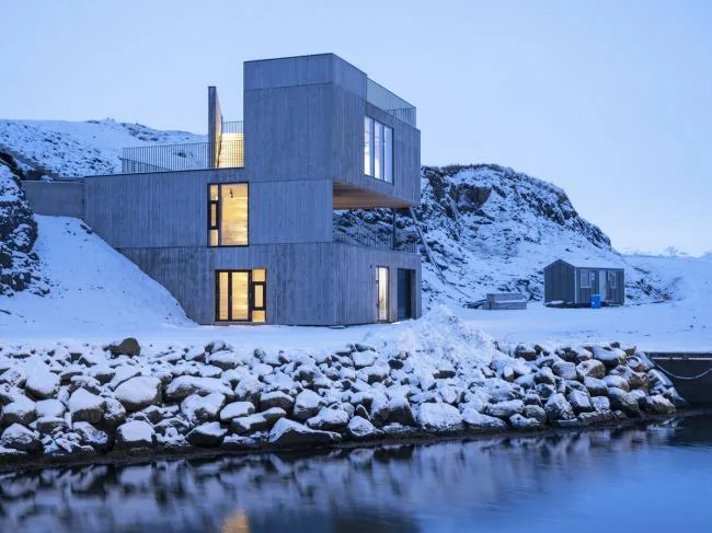 BIM建筑|守护峡湾的巨石：冰岛东博尔加峡湾游客中心 / Andersen & Sigurdsson Architects