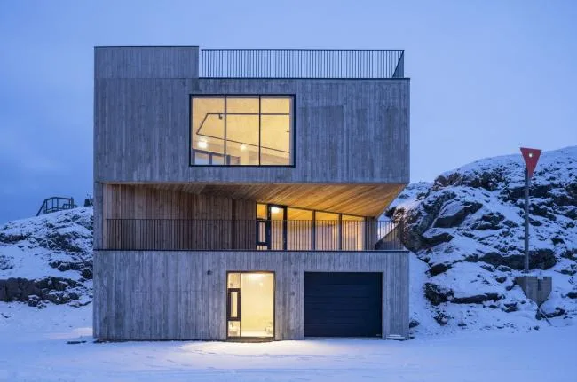 BIM建筑|守护峡湾的巨石：冰岛东博尔加峡湾游客中心 / Andersen & Sigurdsson Architects