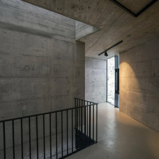 BIM建筑|守护峡湾的巨石：冰岛东博尔加峡湾游客中心 / Andersen & Sigurdsson Architects