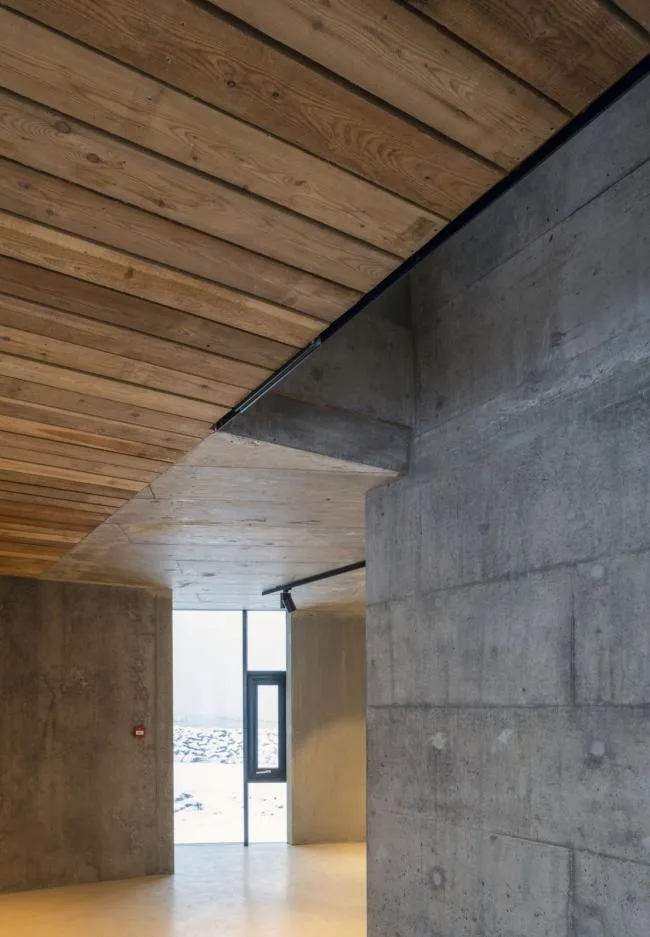 BIM建筑|守护峡湾的巨石：冰岛东博尔加峡湾游客中心 / Andersen & Sigurdsson Architects