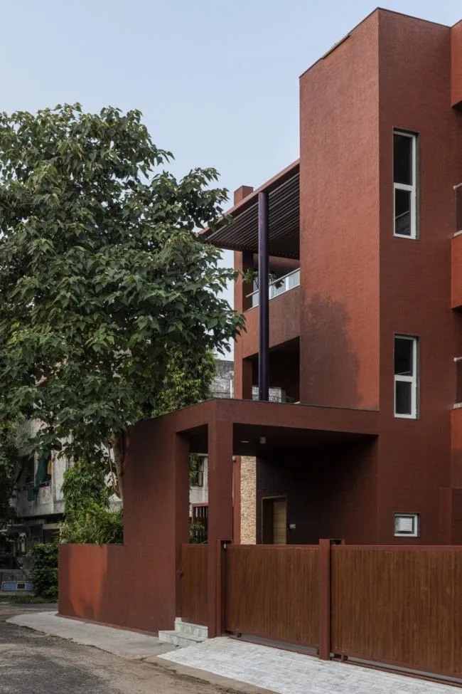 BIM建筑|如火一般热情，如耕牛般内敛：印度“红盒子”之家 / The Grid Architects
