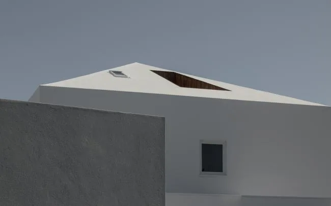 BIM建筑|于现实的包围中仰望天空：葡萄牙 NVC 住宅 / Salworks