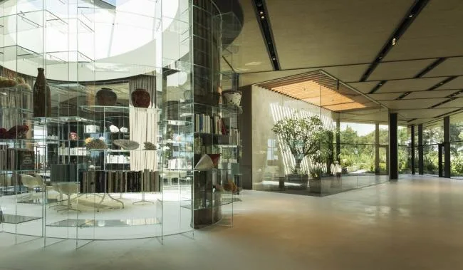 BIM建筑|曲折叠退，纵享海天一色：罗维尼公园大酒店 / 3LHD