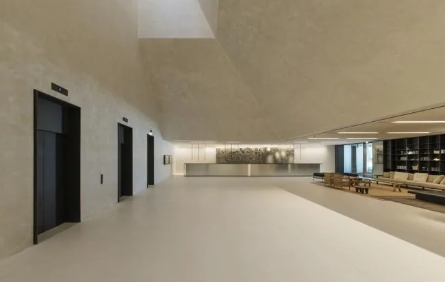 BIM建筑|曲折叠退，纵享海天一色：罗维尼公园大酒店 / 3LHD