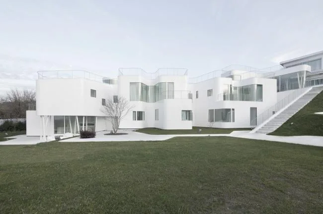 BIM建筑|纯净如水，轻波澹澹：西班牙 V 住宅 / Dosis