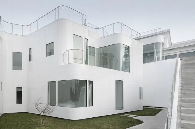 BIM建筑|纯净如水，轻波澹澹：西班牙 V 住宅 / Dosis