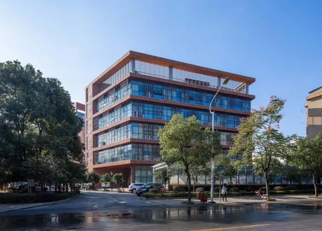 BIM建筑|稳重内敛，透着古典之美的清水红砖雕塑：黄石市群艺馆 / 中南建筑设计院