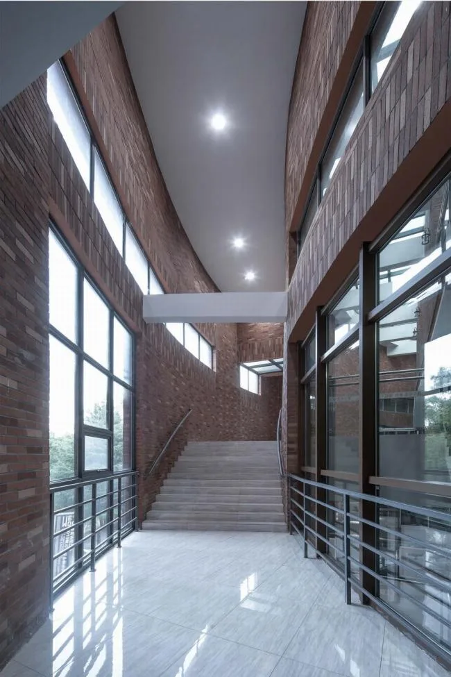 BIM建筑|稳重内敛，透着古典之美的清水红砖雕塑：黄石市群艺馆 / 中南建筑设计院