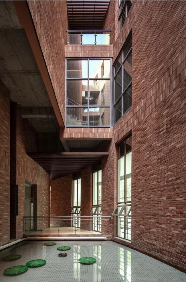 BIM建筑|稳重内敛，透着古典之美的清水红砖雕塑：黄石市群艺馆 / 中南建筑设计院