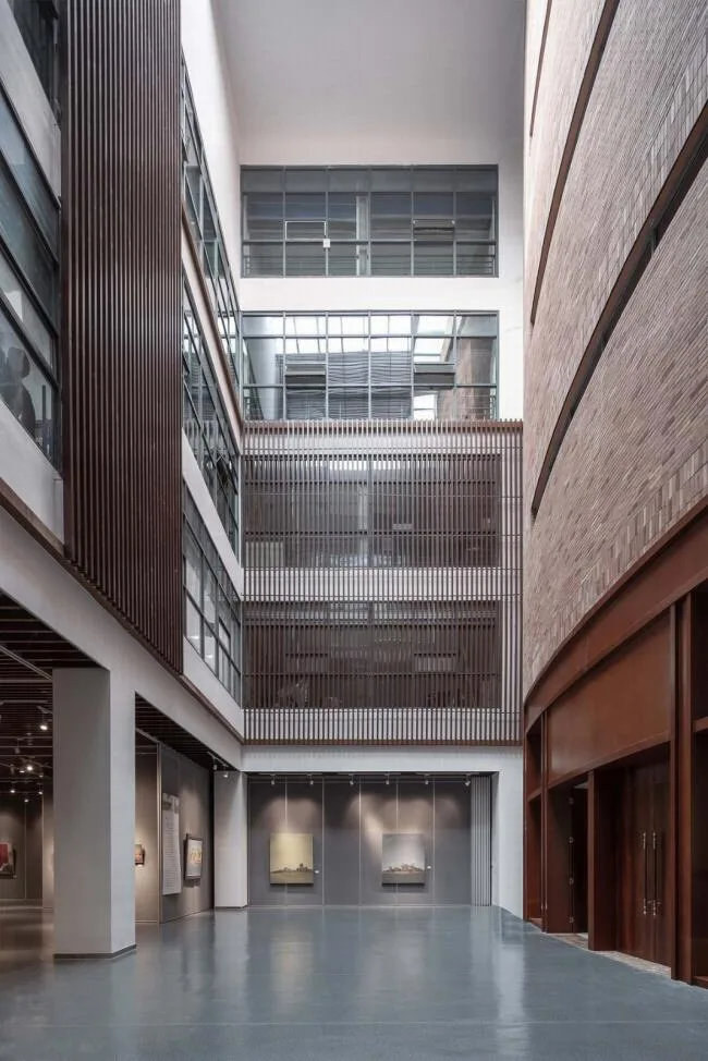 BIM建筑|稳重内敛，透着古典之美的清水红砖雕塑：黄石市群艺馆 / 中南建筑设计院