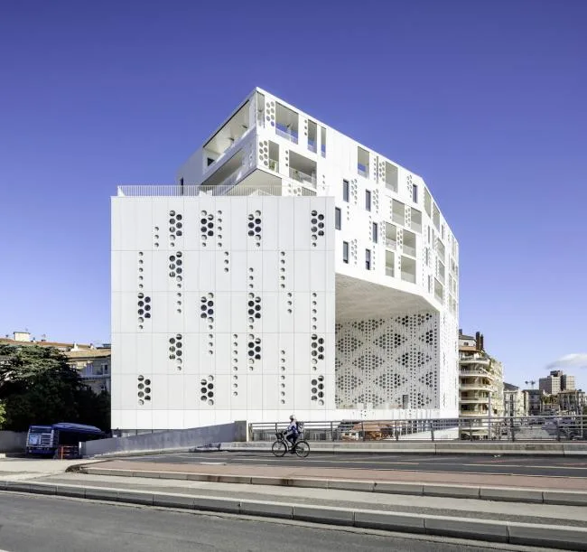 BIM建筑|如纯白蕾丝裙般优雅圣洁：蒙特皮埃酒店综合体 / Manuelle Gautrand Architecture