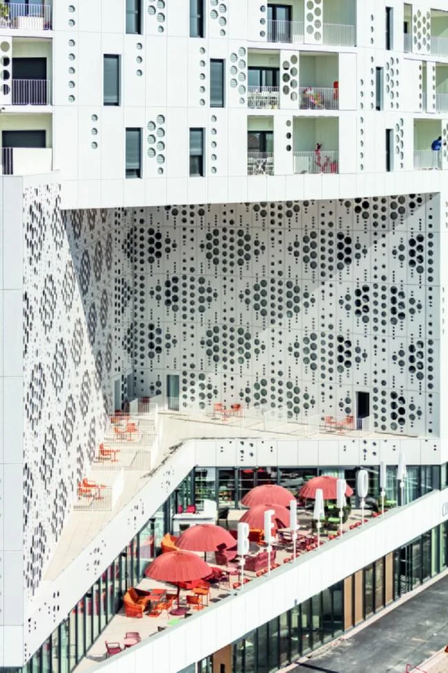 BIM建筑|如纯白蕾丝裙般优雅圣洁：蒙特皮埃酒店综合体 / Manuelle Gautrand Architecture