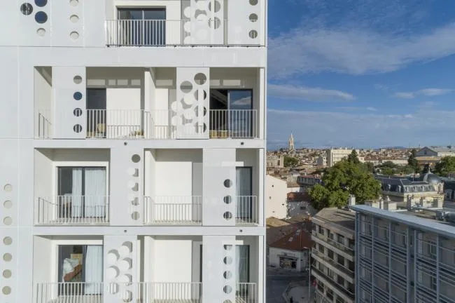 BIM建筑|如纯白蕾丝裙般优雅圣洁：蒙特皮埃酒店综合体 / Manuelle Gautrand Architecture