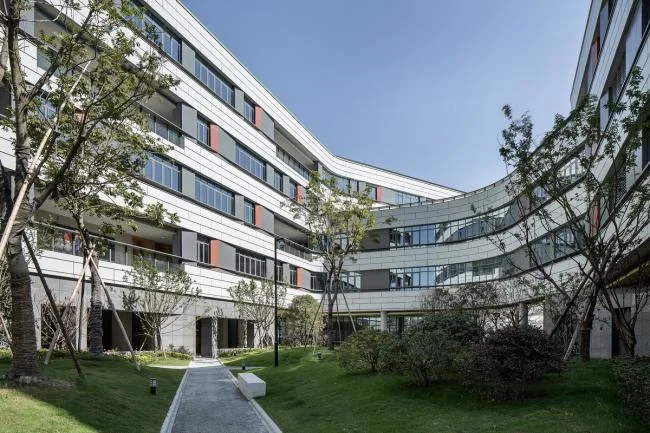 BIM建筑|漂浮的立体校园——浙江大学教育学院附属中学 / 浙江大学建筑设计研究院有限公司