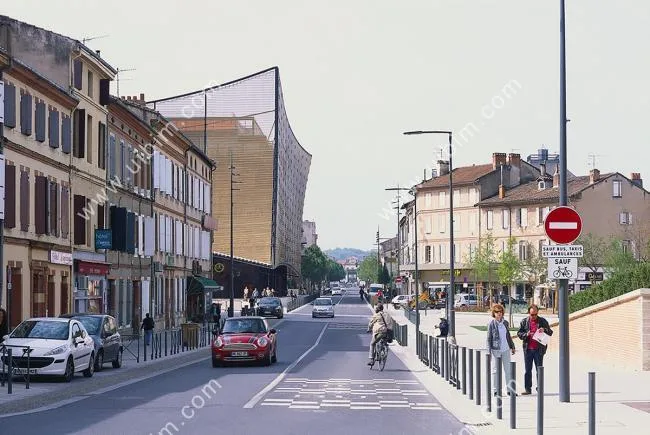 BIM建筑|轻遮于空中巨幕之下：阿尔比大剧院 / Dominique Perrault Architecture