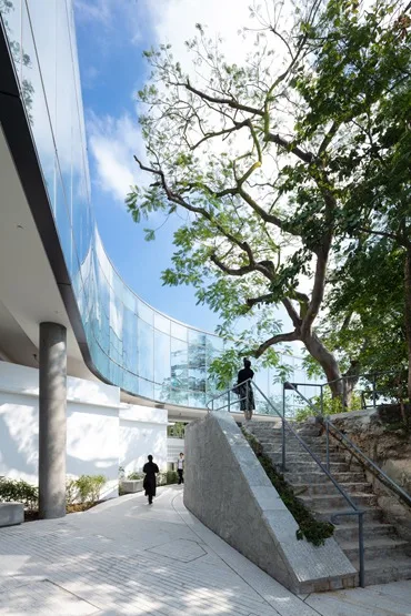 BIM建筑|梦幻建筑工作室在山坡上设计“香港芝加哥大学中心”