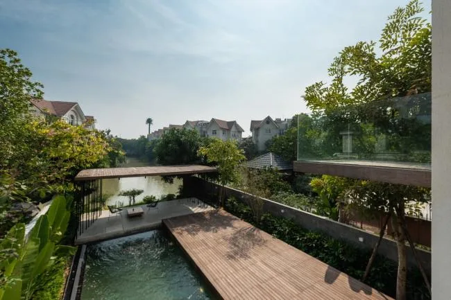 BIM建筑|拱窗围廊下营造室内庭院：越南 AD8 别墅 / Nemo Studio