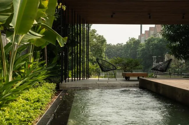 BIM建筑|拱窗围廊下营造室内庭院：越南 AD8 别墅 / Nemo Studio