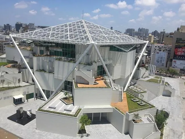 BIM建筑|坂茂新作“台南美术馆”，五边形屋顶天篷下的堆叠体块