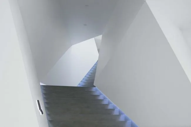 BIM建筑|错动扭转，富有动感的倾斜：中国兰博基尼展示中心 / 普玛建筑设计事务所