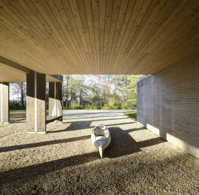 BIM建筑|高挑桩基创造的架空体量——西北港口住宅 / Bates Masi Architects