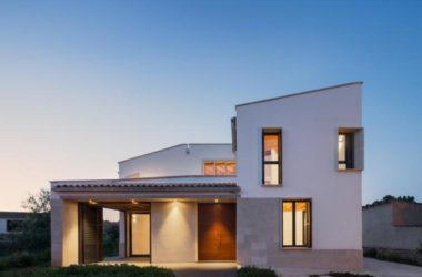 BIM建筑|错落景窗勾勒出一幅幅山野风景画：MM住宅 / Salvà Ortín Arquitectes-BIM建筑网