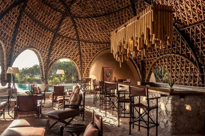 BIM建筑|海岸沙滩巨石下的原始洞穴：斯里兰卡帐篷酒店 / Nomadic Resorts