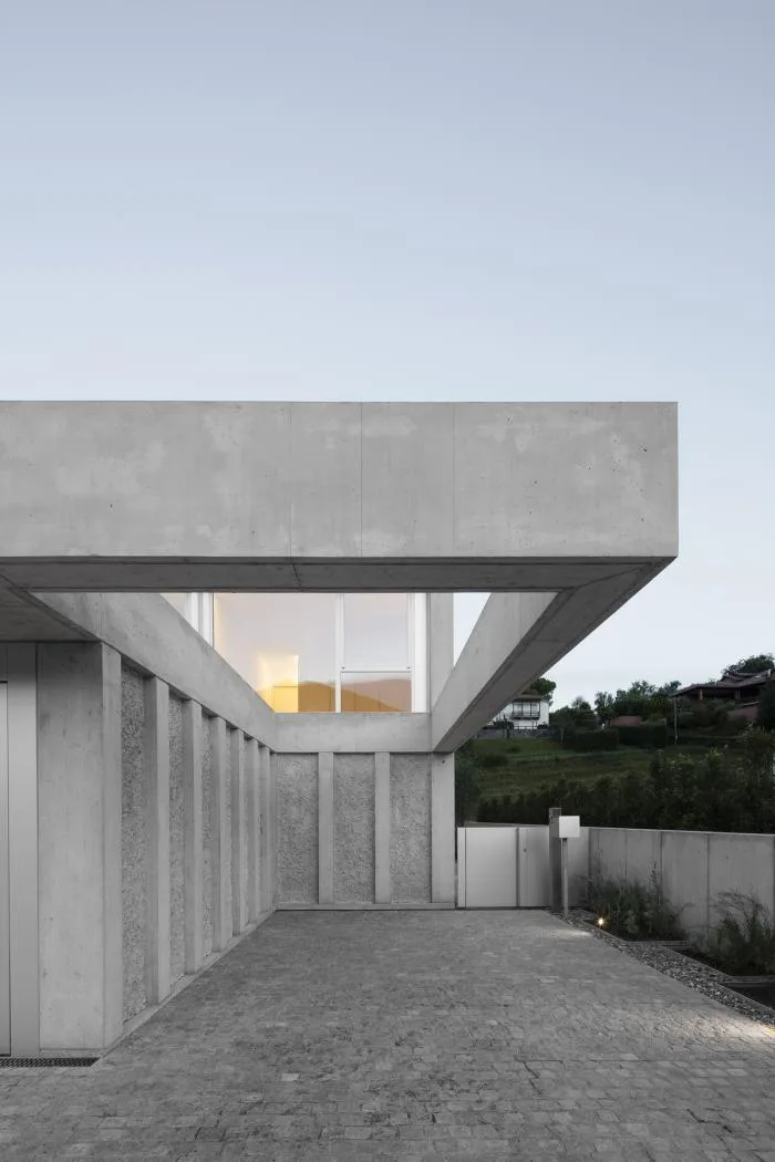 BIM建筑|错位构图，朴素中透着张力——科马诺别墅 / DF_DC
