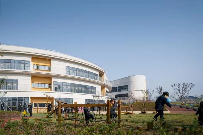 BIM建筑|一只静躺于海边的“海螺城堡”：大孚双语幼儿园 / 上海思序建筑规划设计