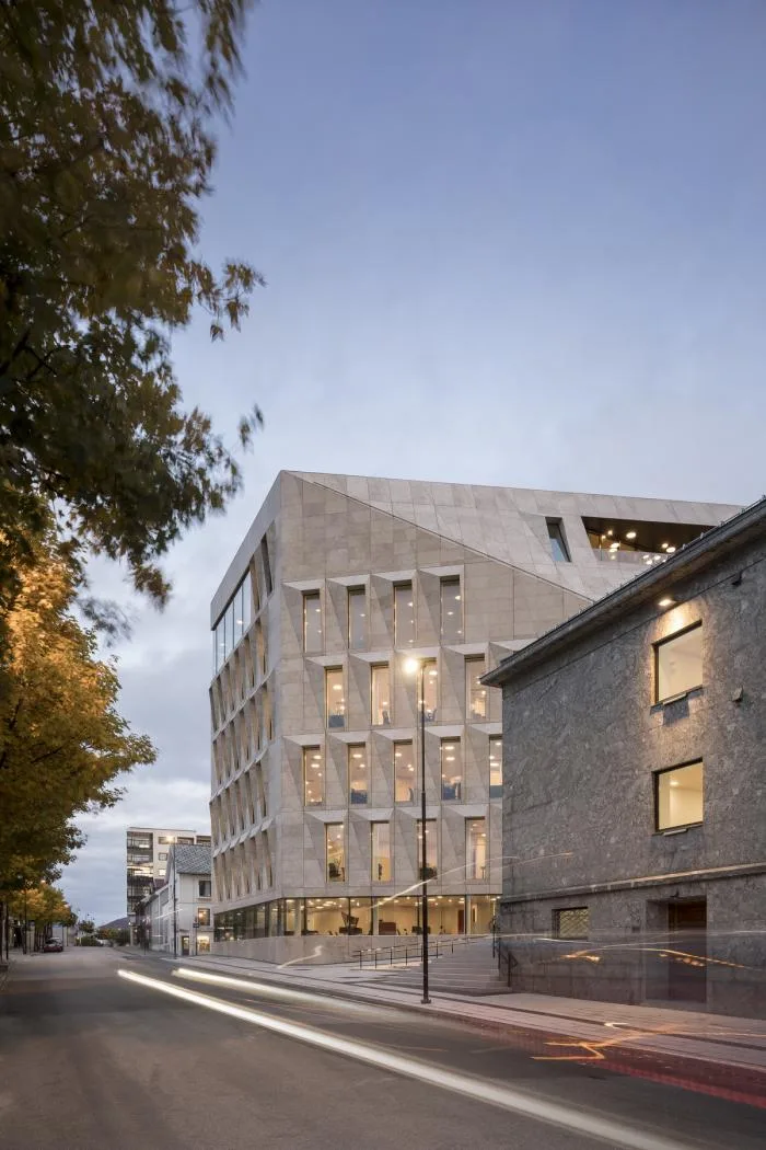 BIM建筑|北极圈内的一颗水晶石：挪威博德市政厅 / Atelier Lorentzen Langkilde