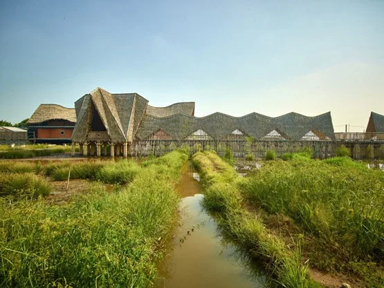 BIM建筑|印尼建造锯齿形茅草屋顶学校