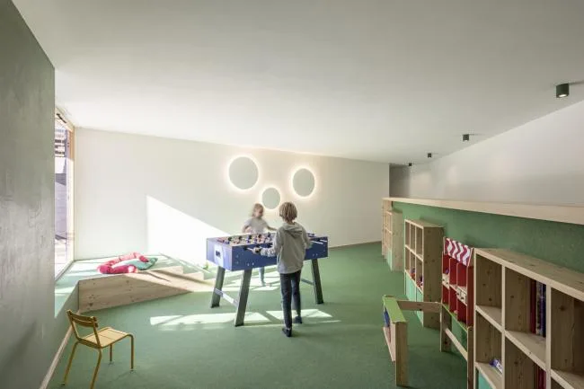 BIM建筑|依山就势而居——斯特拉塔酒店 / Plasma Studio