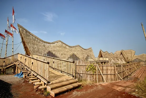 BIM建筑|印尼建造锯齿形茅草屋顶学校
