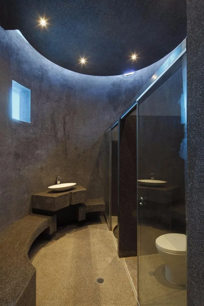 BIM建筑|宛如一只岩石雕刻而成的“生活容器”——秘鲁永久住宅 / Longhi Architects