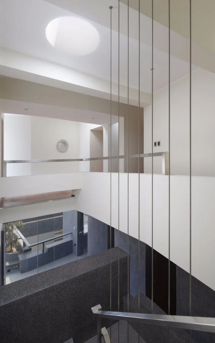 BIM建筑|宛如一只岩石雕刻而成的“生活容器”——秘鲁永久住宅 / Longhi Architects