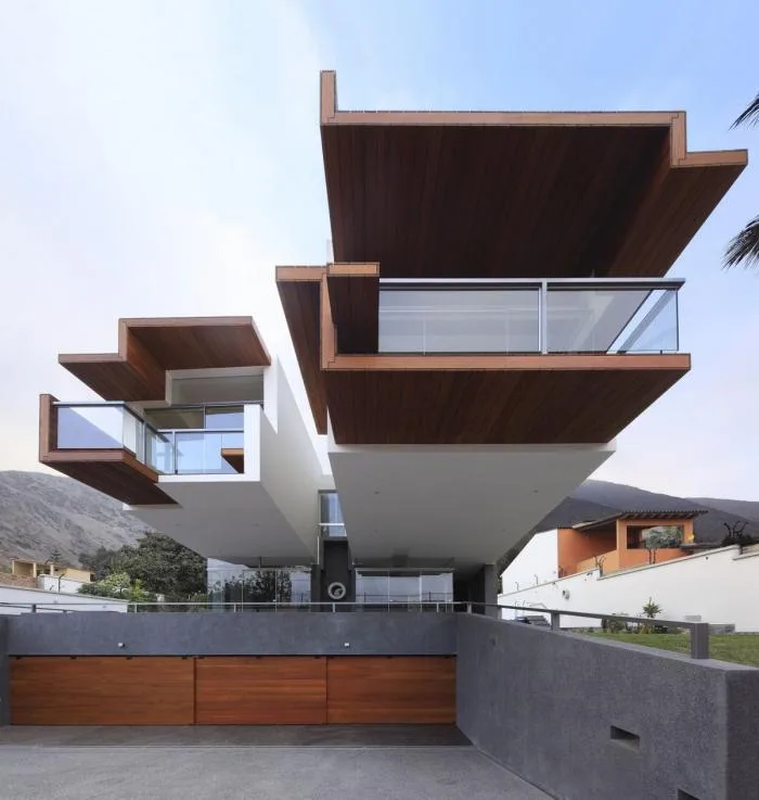 BIM建筑|宛如一只岩石雕刻而成的“生活容器”——秘鲁永久住宅 / Longhi Architects