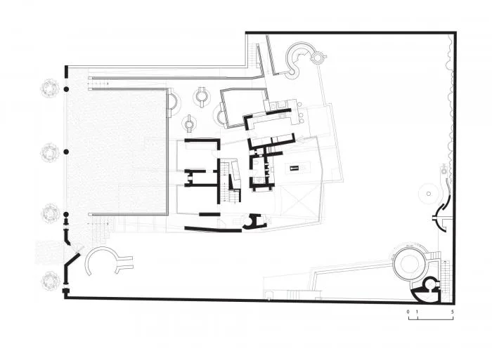 BIM建筑|宛如一只岩石雕刻而成的“生活容器”——秘鲁永久住宅 / Longhi Architects