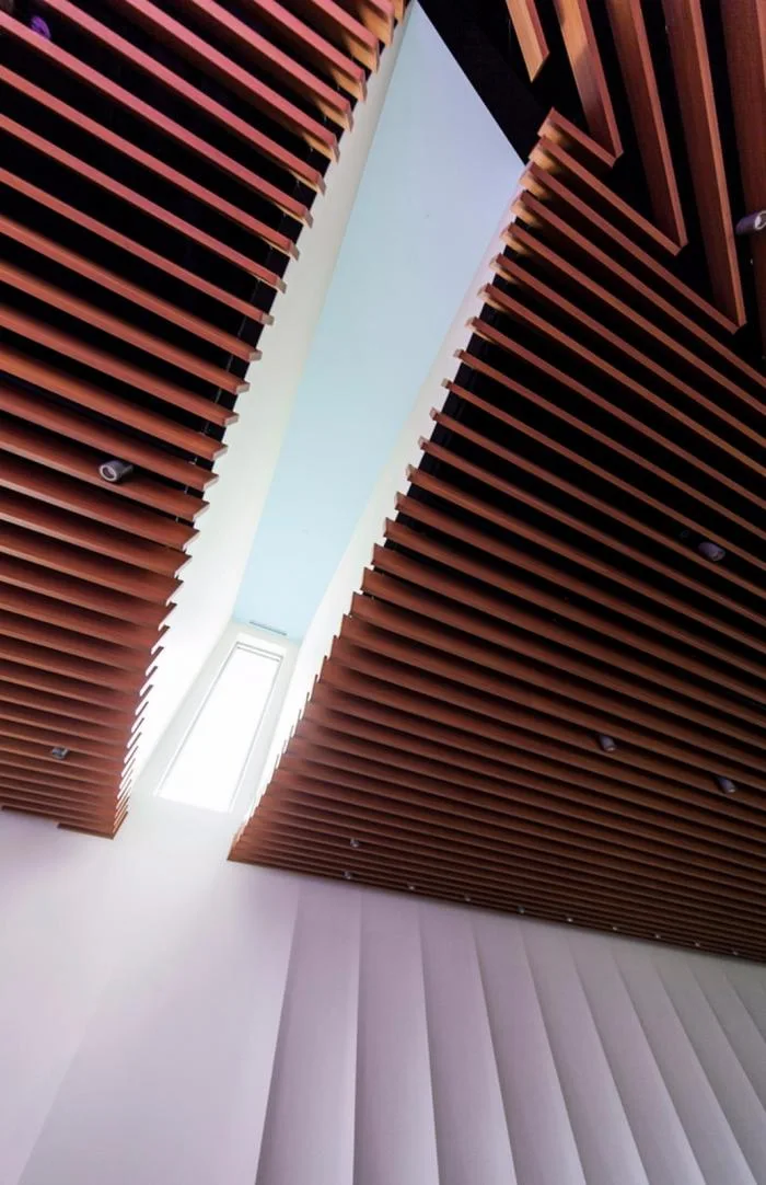 BIM建筑|旋转“编织”砖石打造的雕塑：圣玛丽教堂 / PLY+