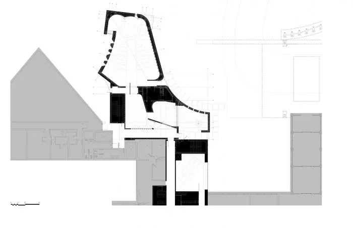 BIM建筑|旋转“编织”砖石打造的雕塑：圣玛丽教堂 / PLY+
