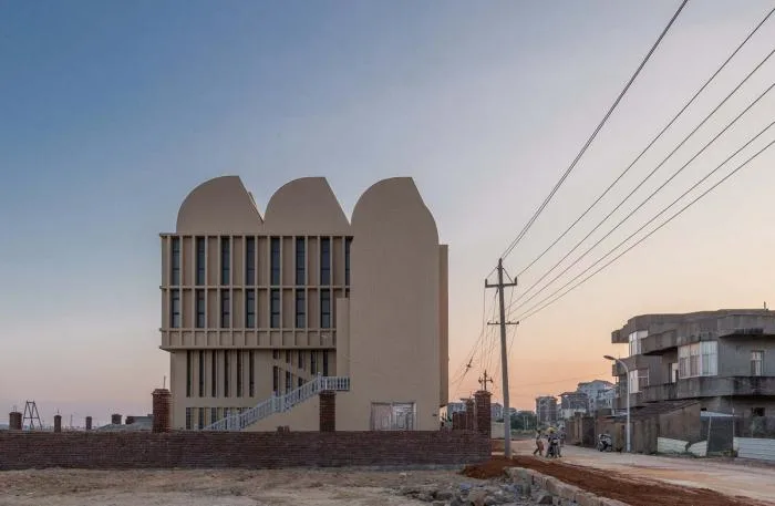 BIM建筑|静默守护，追寻乡土根源：滩涂边的教堂 / CWXD建筑事务所