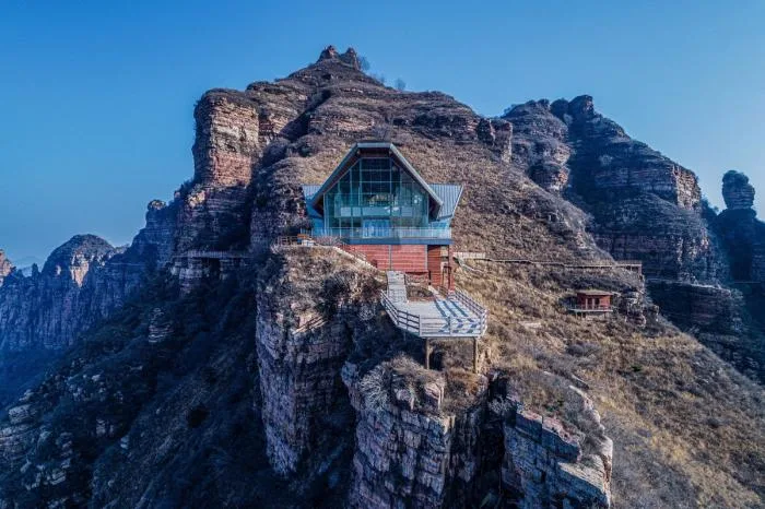 BIM建筑|悬崖上的餐厅 / 天地都市建筑设计