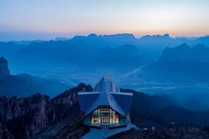 BIM建筑|悬崖上的餐厅 / 天地都市建筑设计
