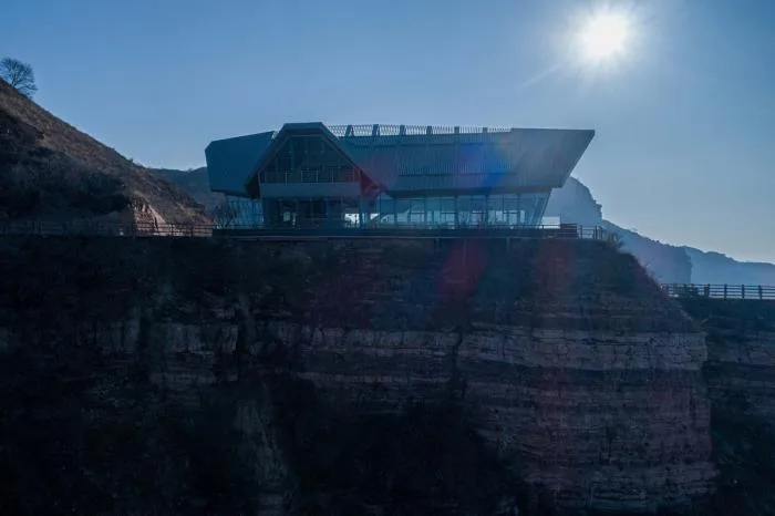 BIM建筑|悬崖上的餐厅 / 天地都市建筑设计