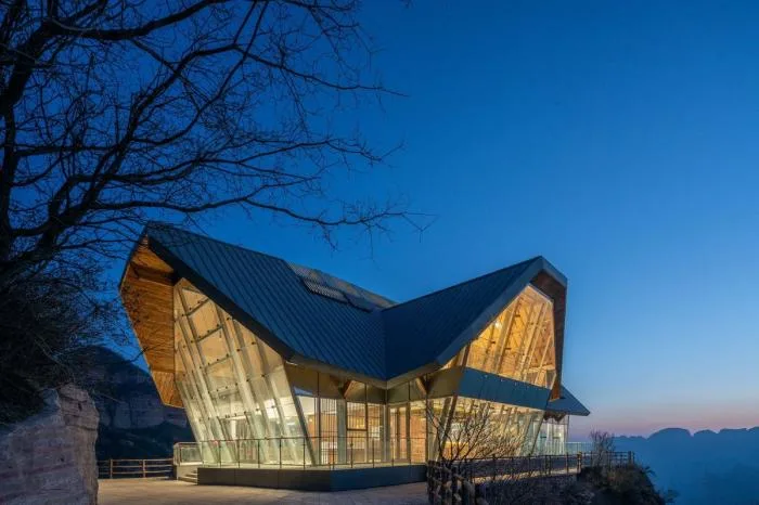BIM建筑|悬崖上的餐厅 / 天地都市建筑设计