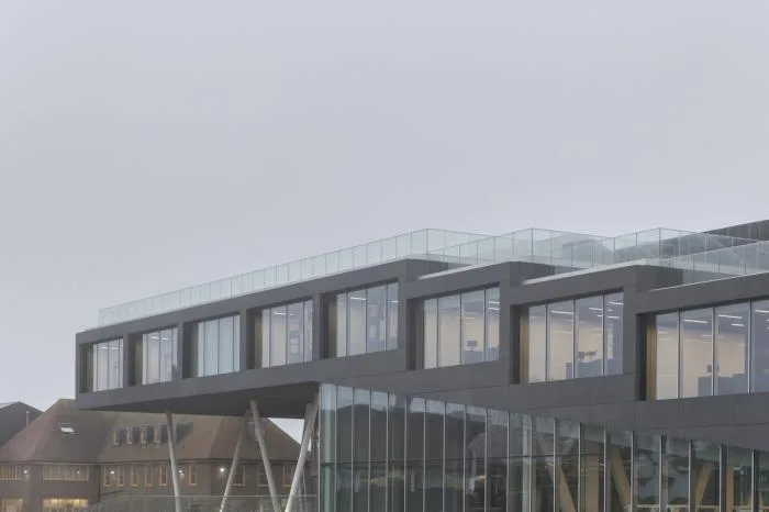 BIM建筑|体育与科学精神的碰撞：布莱顿学院 / OMA
