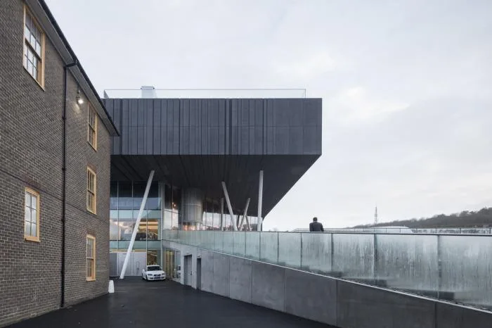 BIM建筑|体育与科学精神的碰撞：布莱顿学院 / OMA